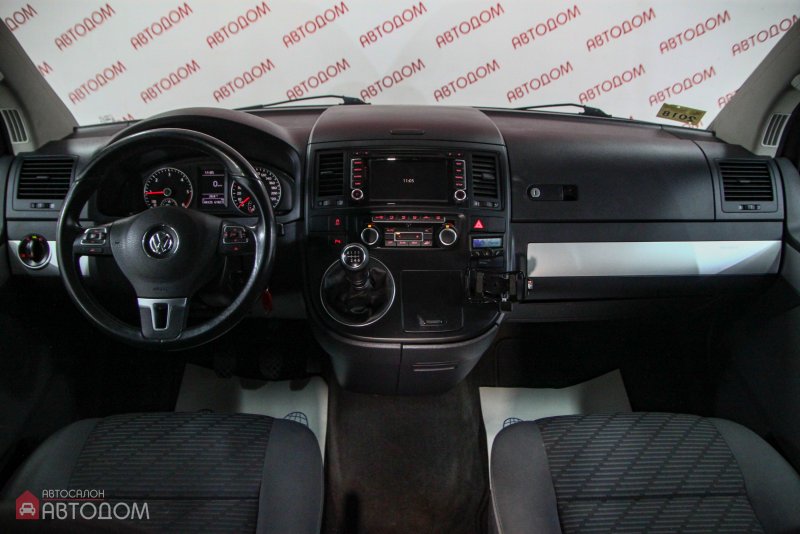 Volkswagen Multivan 2011 салон