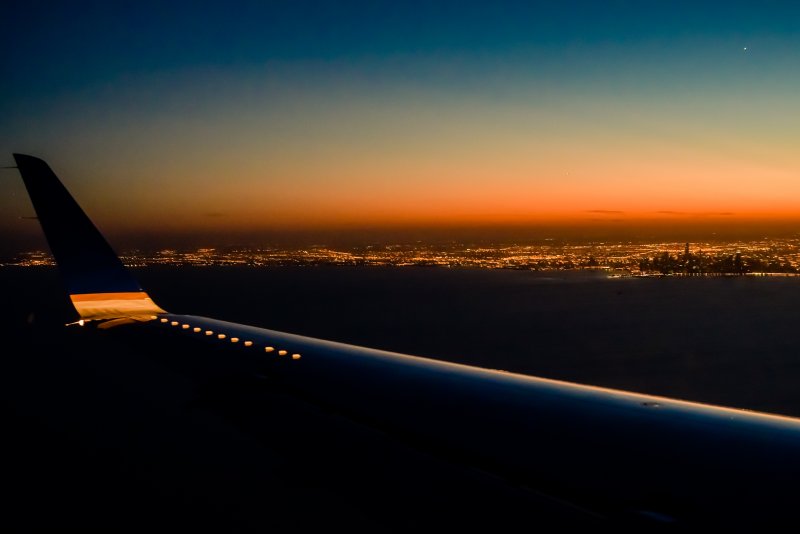 Боинг 777 ночью