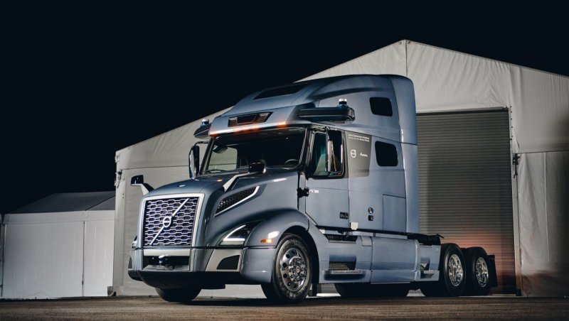 Тягач Volvo VNL 780