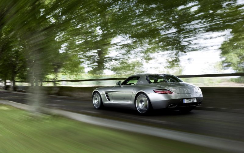 Мерседес SLS AMG скорость