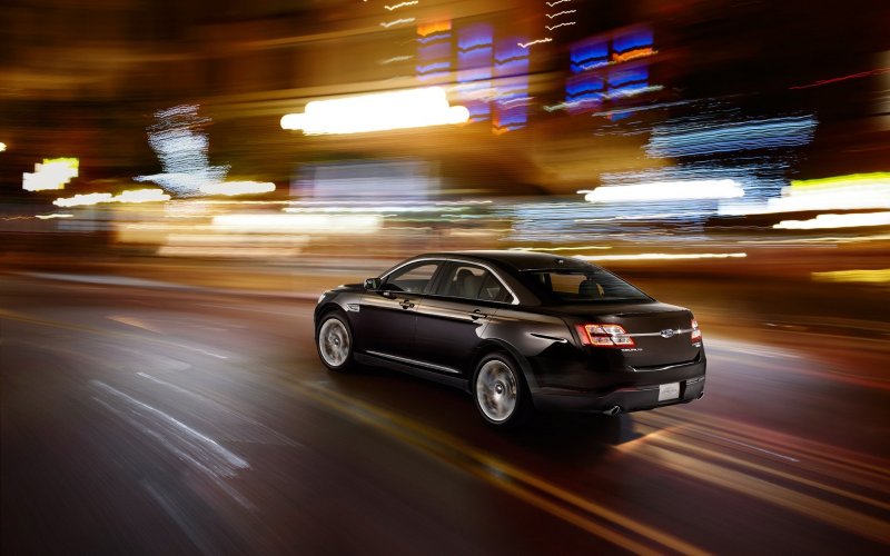 Ford Taurus stock car