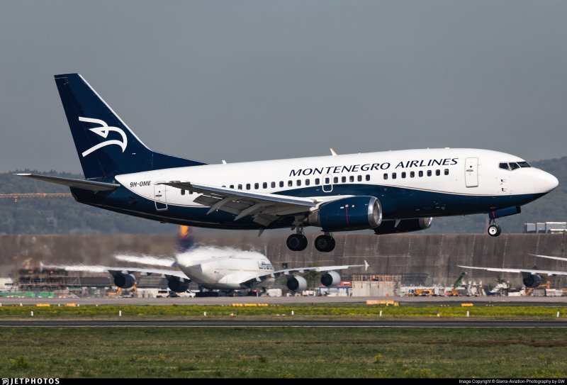Air Serbia стюардессы