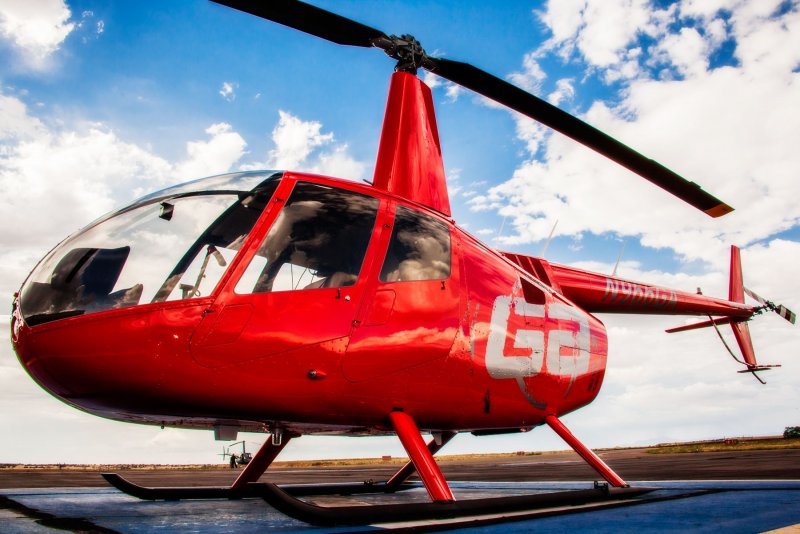 Robinson r66 Red