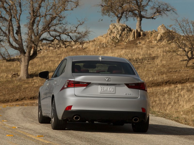 Lexus is 250 2014 сзади