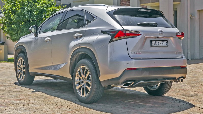 Lexus 2020 nx200 зад