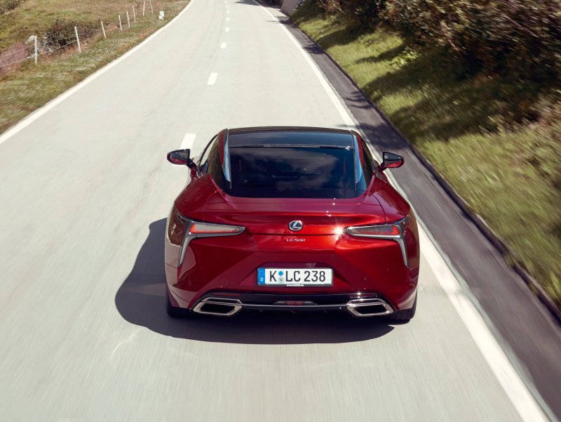 Лексус LC 500 вид сзади
