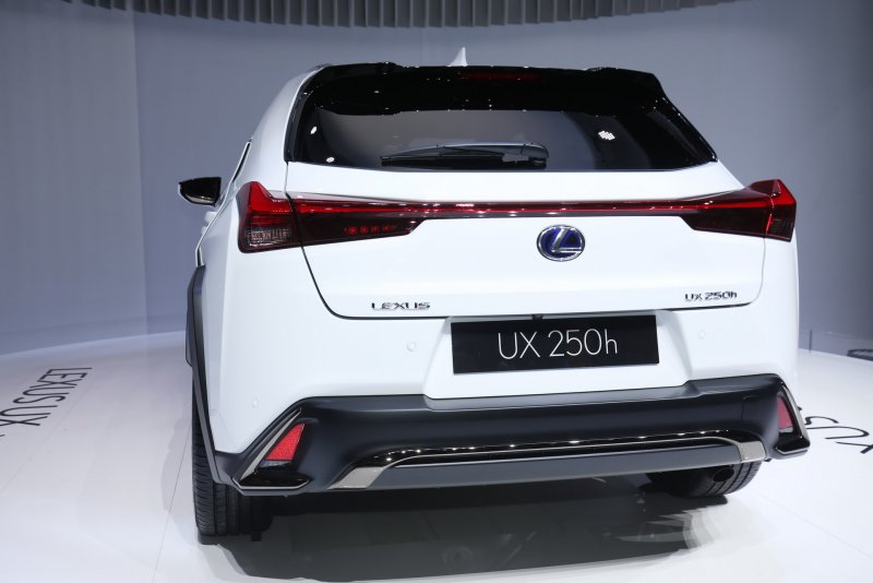 Лексус NX 2019 зад