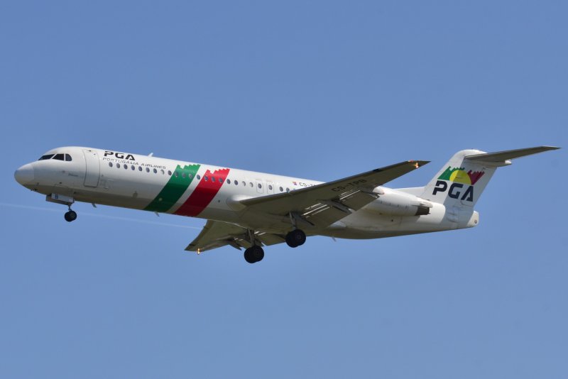 Fokker 100 Montenegro Airlines