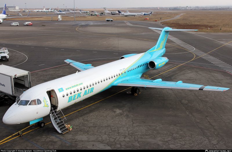 Fokker-100 самолет