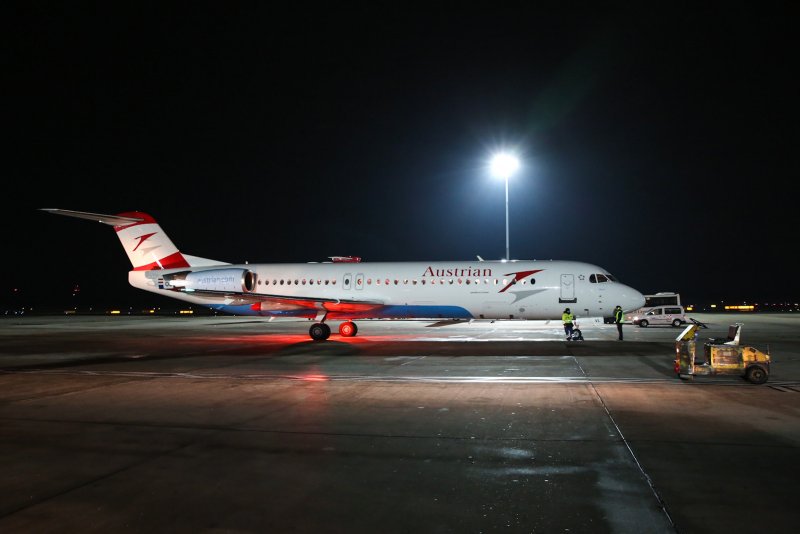 Fokker-100 самолет