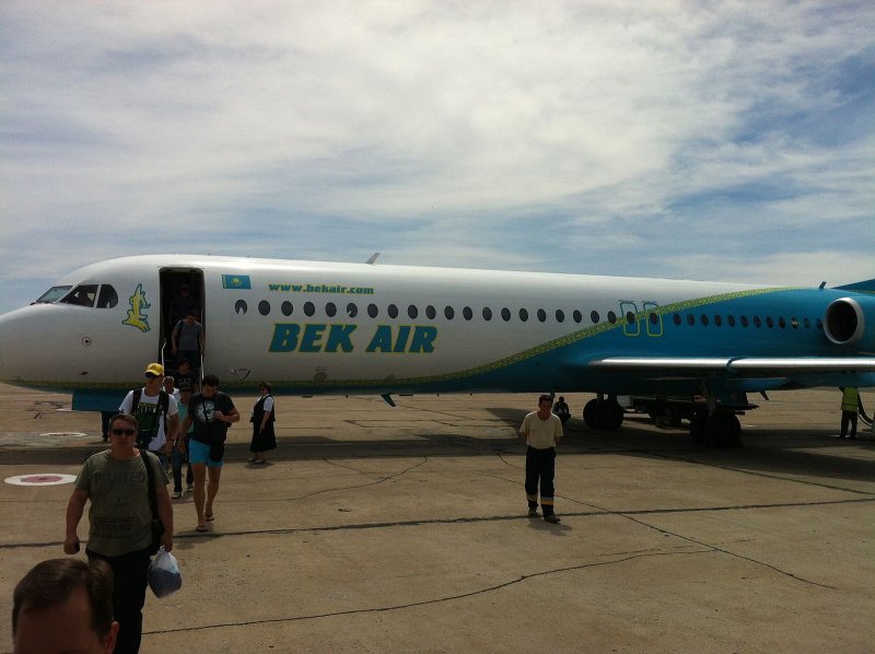 Бек Эйр Fokker-100