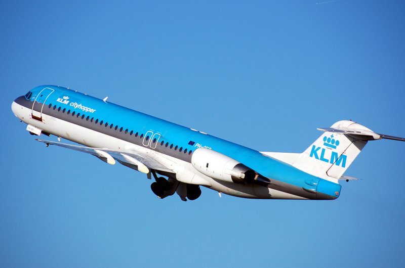 Fokker-100 самолет