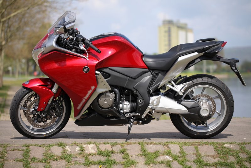 Хонда ВФР 1200