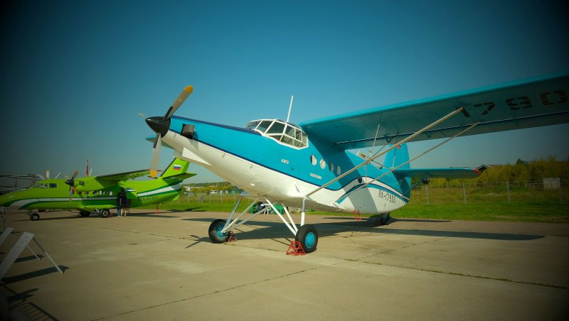 АН-2 И Л-410.