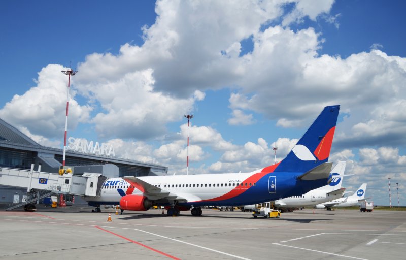 Самолёт Azur Air Боинг 737