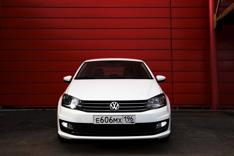 Volkswagen Polo белый