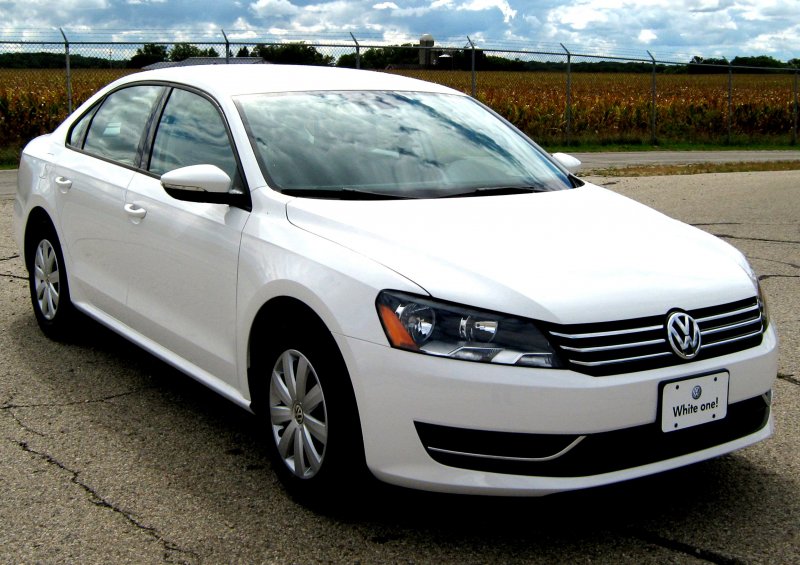 Volkswagen Passat White