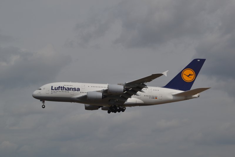 Lufthansa a220 салон