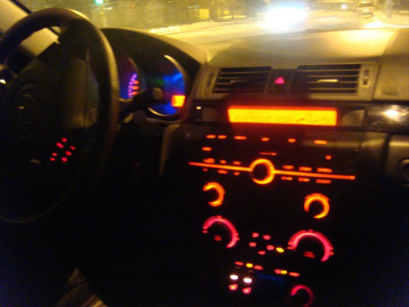 Мазда 3 2008 салон ночью
