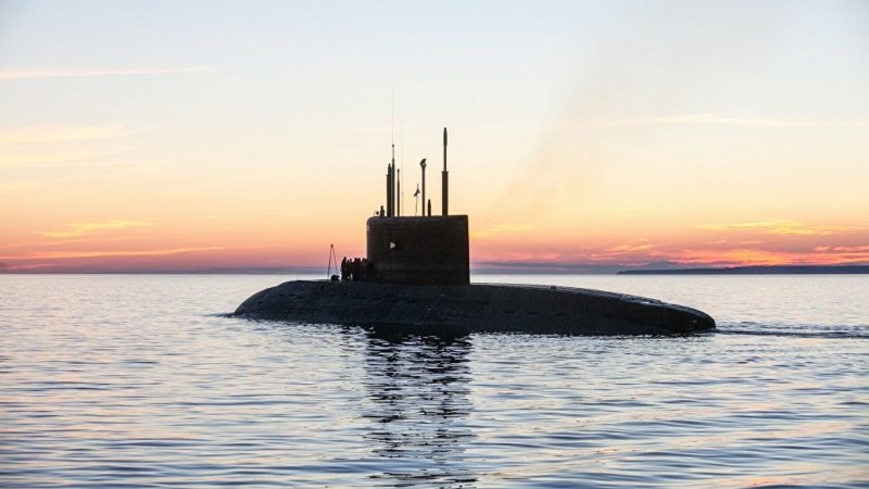 Подводная лодка на закате