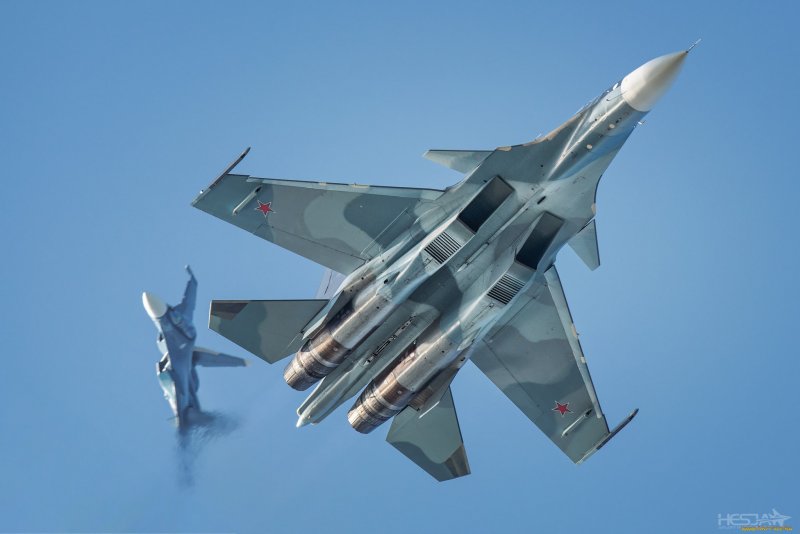 Самолет-истребитель Су-30