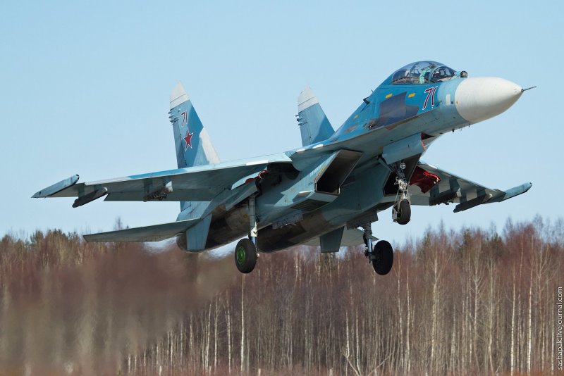 Истребитель Су-27