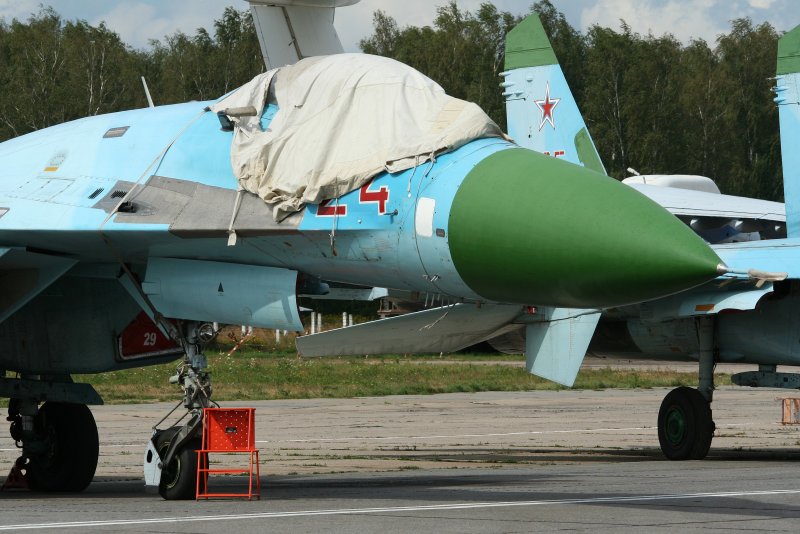 Носовой обтекатель Су-27