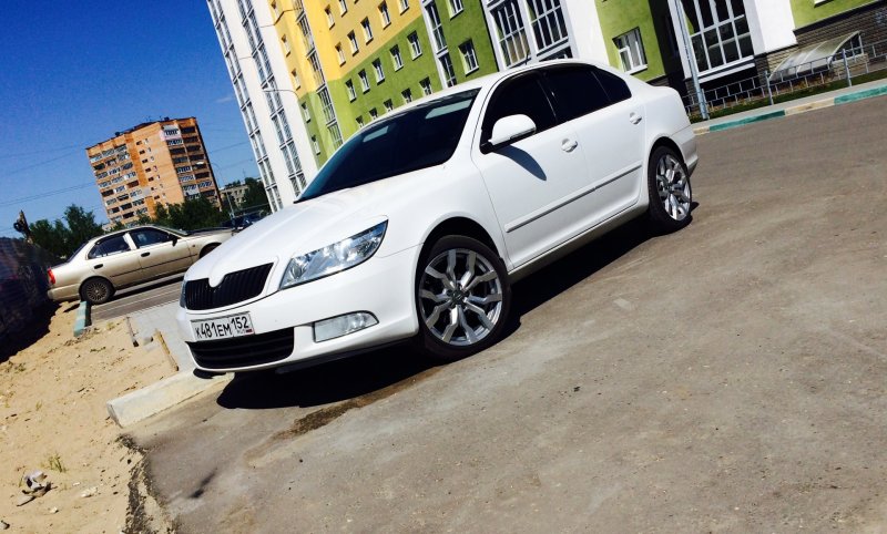 Skoda Octavia a5 r17 белая