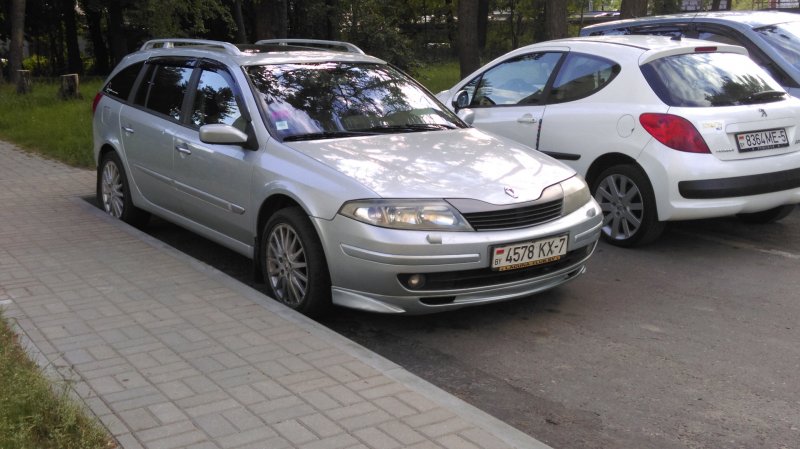Рено Лагуна лифтбек