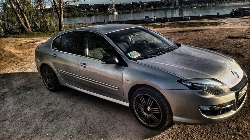 Renault Laguna 3 stance
