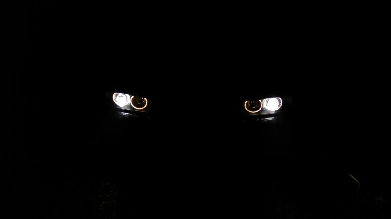 BMW ангельские глазки