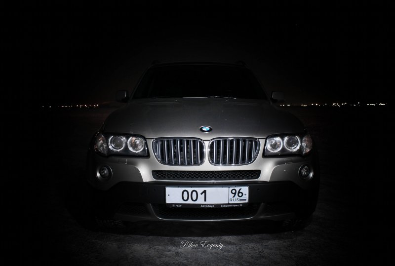 BMW x5 в темноте