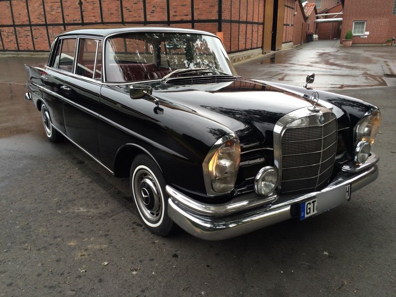 Mercedes-Benz w111