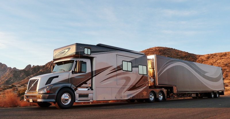 Volvo VNL автодом