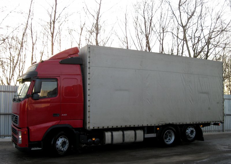 Volvo FH 13.440 С полуприцепом