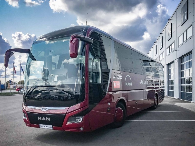 Man Lion's coach r07