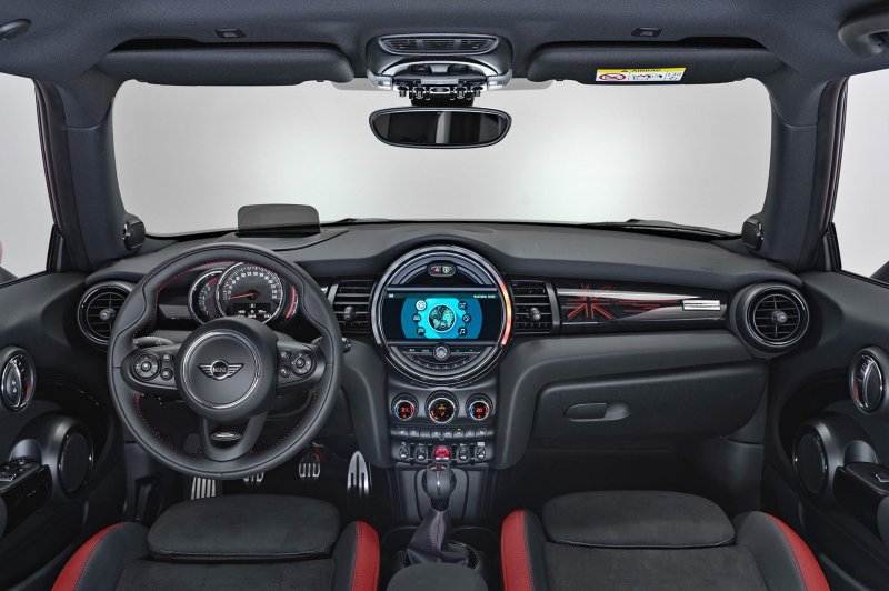 Mini Cooper Hatch 2018 салон