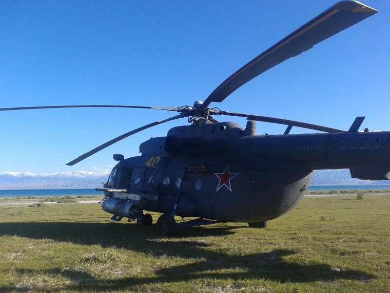 Стоянка военных вертолетов