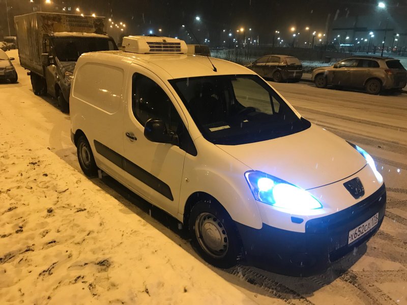 Peugeot partner фара