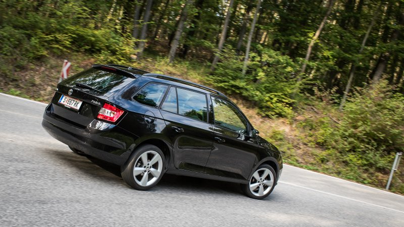 Шкода Фабиа 2011 седан черная