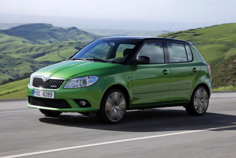 Шкода Фабия 2012 черная