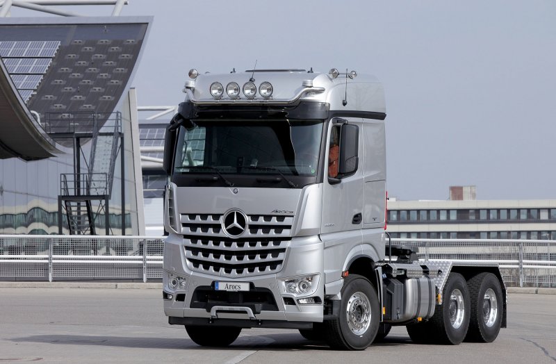 Мерседес Arocs 3345