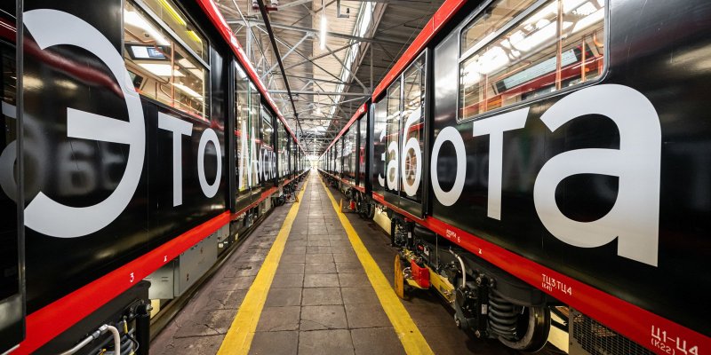 Поезд метро Москва в тоннеле