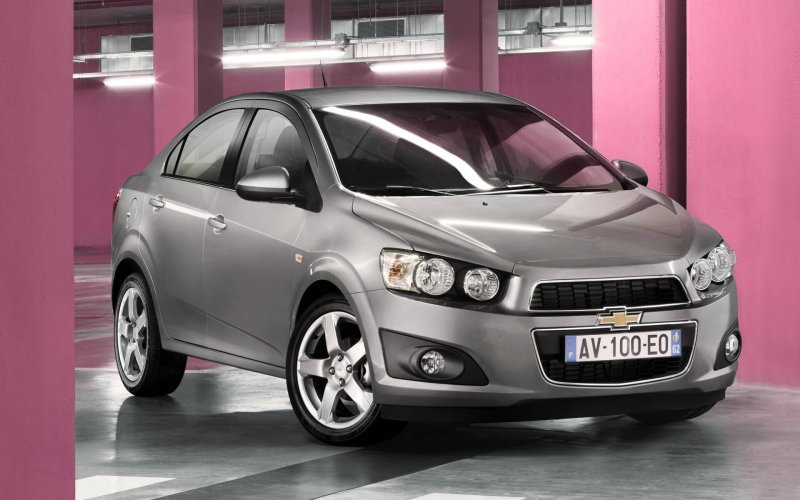 Chevrolet Aveo t300 хэтчбек
