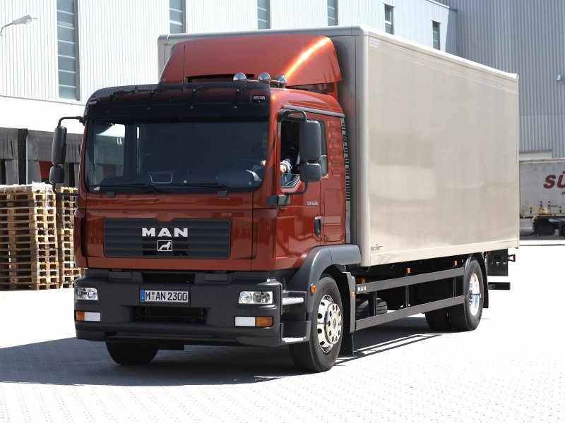 Man TGM 18.240 4x2 BB (тент)
