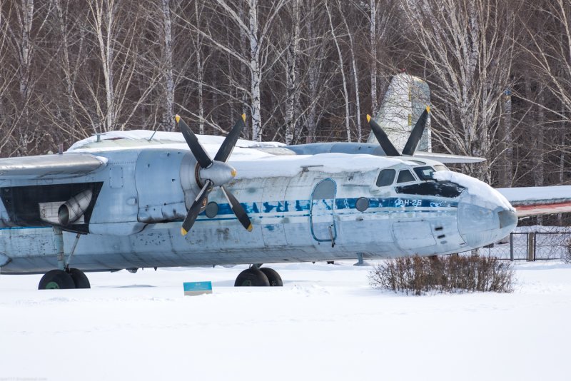 АН-8 кабина пилотов