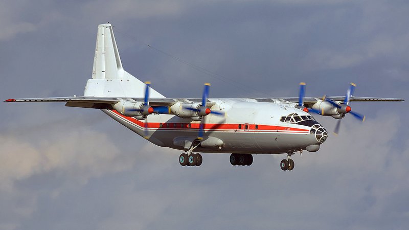 АН-72 транспортный самолёт