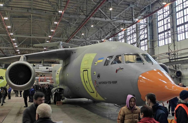 Самолет турбовинтовой АН 22