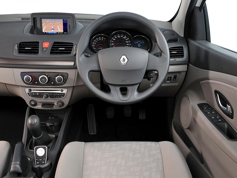 Renault Fluence Торпедо