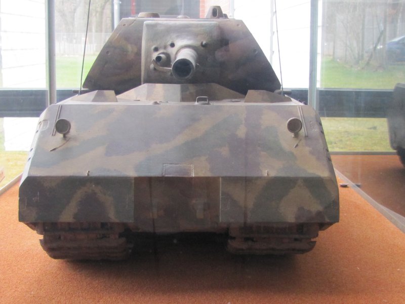 Танк Mouse спереди